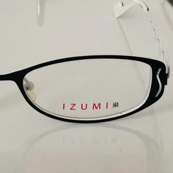 NWT-Izumi Women eyeglass frames black & white - Picture 8 of 10
